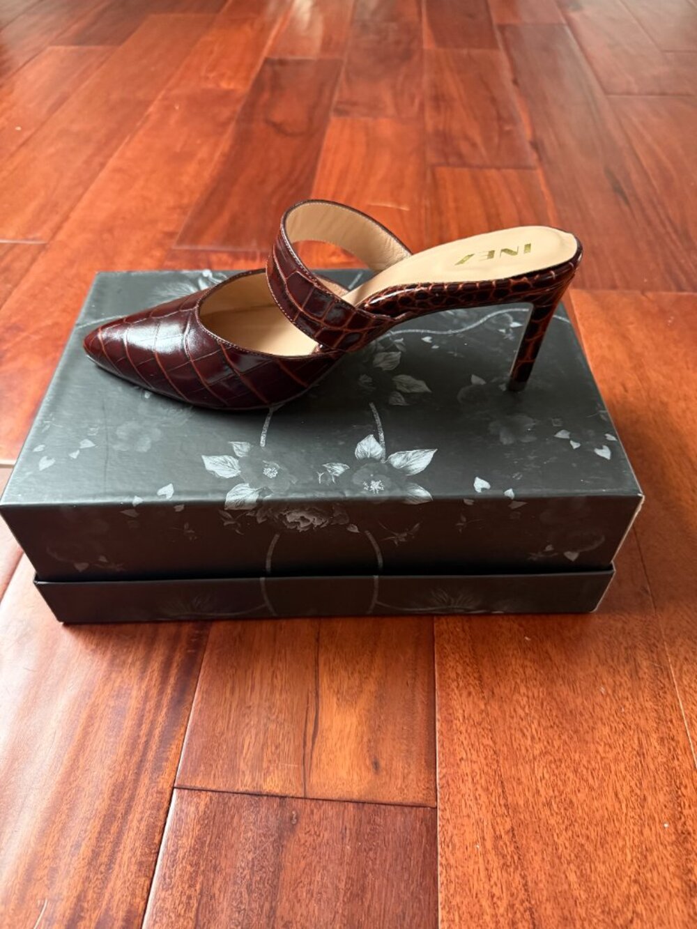 INEZ Mora Mule in Cocoa Croc, Size 8.5 Wide - Picture 10 of 13